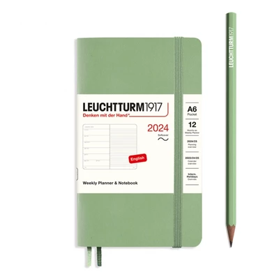 PLANER TYGODNIOWY Z NOTATNIKIEM LEUCHTTURM1917 W MIĘKKIEJ OPRAWIE POCKET (A6) 2024, SZAŁWIOWY