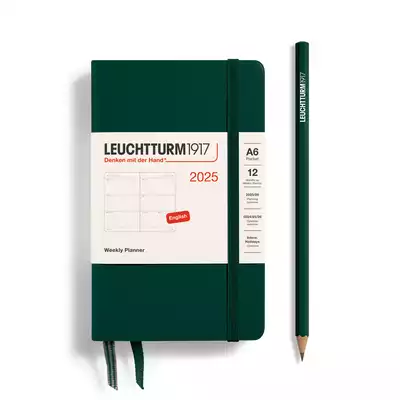 PLANER TYGODNIOWY POZIOMY LEUCHTTURM1917 POCKET (A6) 2025 FOREST GREEN (CIEMNOZIELONY)