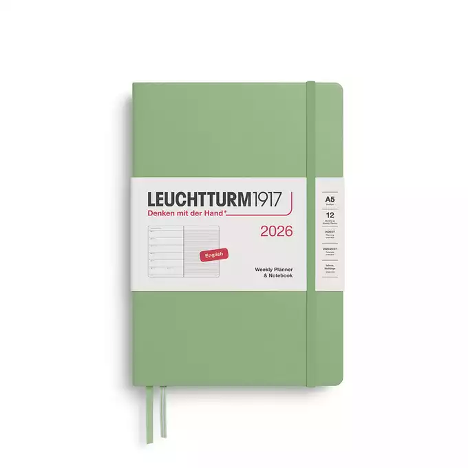 PLANER TYGODNIOWY Z NOTATNIKIEM LEUCHTTURM1917 MEDIUM (A5) 2026 SAGE (SZAŁWIOWY)