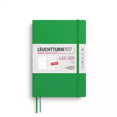 PLANER TYGODNIOWY Z NOTATNIKIEM W MIĘKKIEJ OPRAWIE LEUCHTTURM1917, 18 MIESIĘCY MEDIUM (A5) 2025/2026, SPRING LEAF