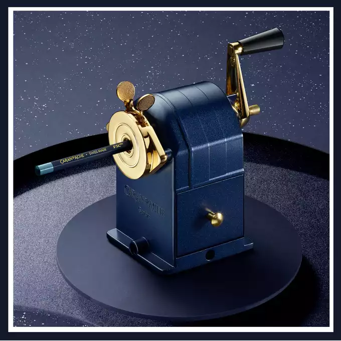Temperówka Caran d'Ache na korbkę Cosmic Blue