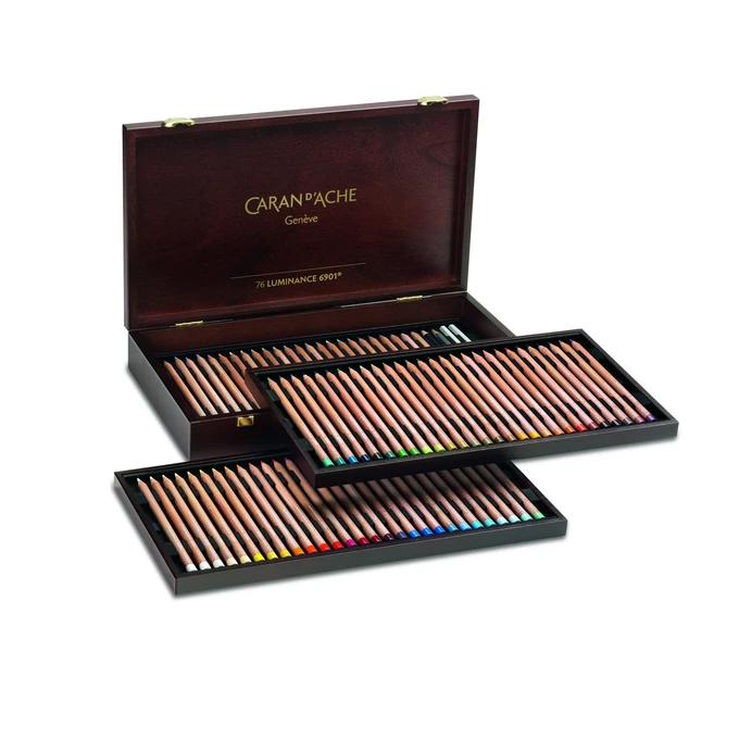 Kredki Caran d'Ache Luminance 6901 w drewnianej kasecie, 84 elementy
