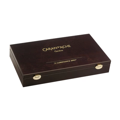Kredki Caran d'Ache Luminance 6901 w drewnianej kasecie, 76 kolorów (2 ołówki + 2 blendery)