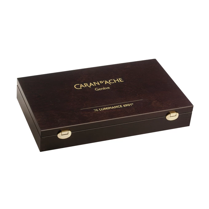 Kredki Caran d'Ache Luminance 6901 w drewnianej kasecie, 84 elementy