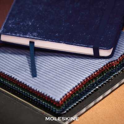 Notatnik Moleskine Large 13 × 21 cm, edycja limitowana Velvet, 176 stron w linie, niebieski w pudełku prezentowym
